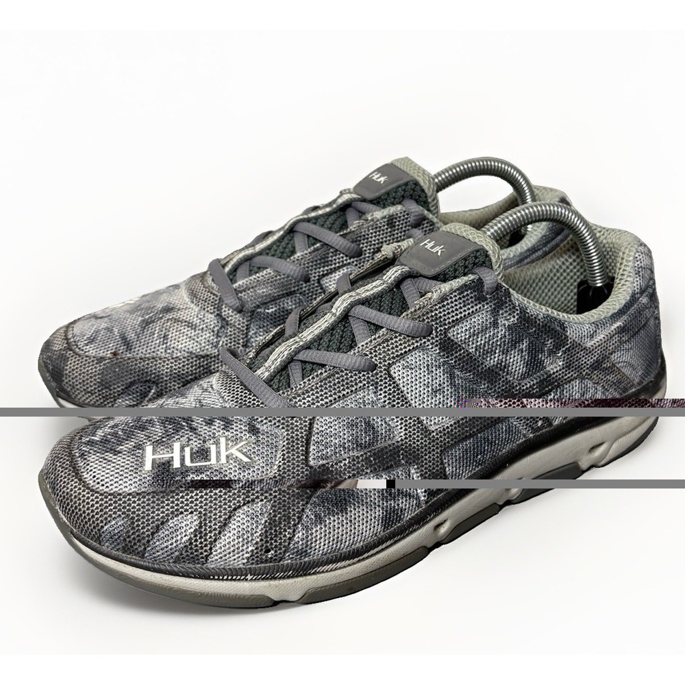 Huk Attack Fishing Shoes Men 9.5 Gray Camo Performance Waterproof Deck Sneakers
